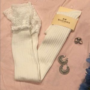 3/🔟 Cream colored long socks